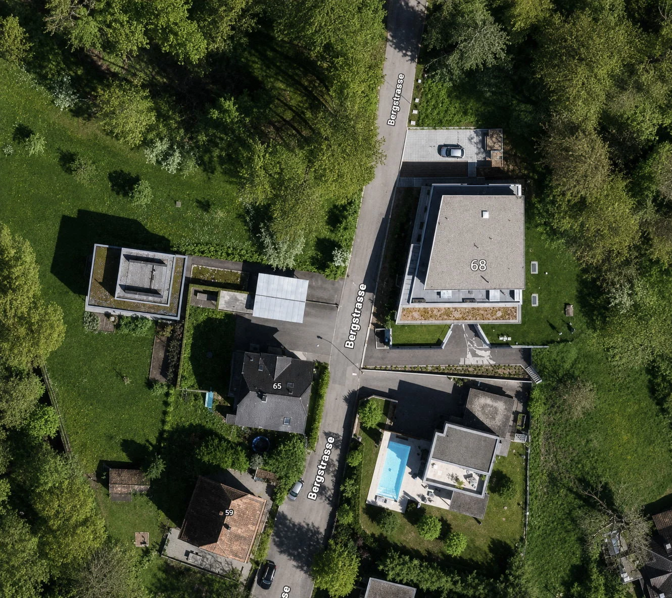 Luftbild der Liegenschaft am Waldrand
